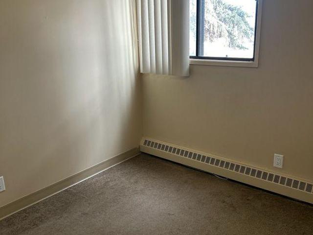 Shared Living/roommate 2 Bedroom For Rent Airdrie AB 825 ES97421268