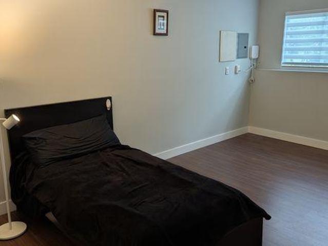 Shared Living/roommate 2 Bedroom For Rent Surrey BC 900 ES97420775