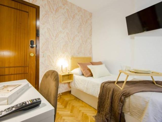 Shared Living/Roommate 7 Dormitorio Madrid Madrid ES99724435