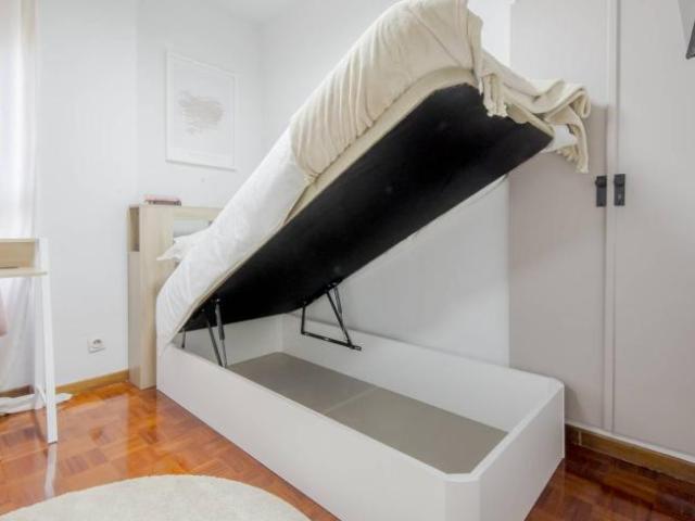 Shared Living/Roommate 7 Dormitorio Madrid Madrid ES101843964