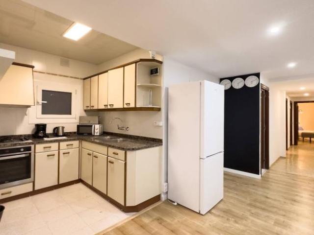 Shared Living/Roommate 7 Dormitorio Barcelona Barcelona ES101776410