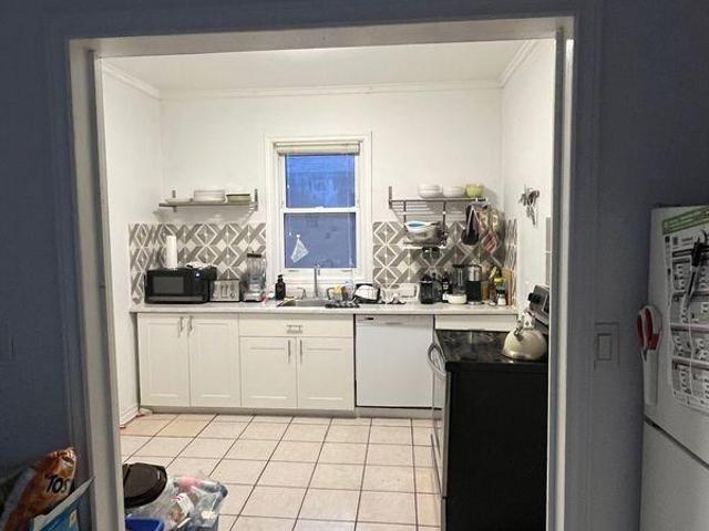 Shared Living/roommate 5 Bedroom For Rent London ON 808 ES97421924