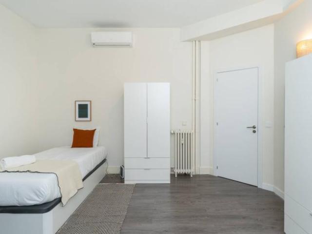 Shared Living/Roommate 5 Dormitorio Madrid Madrid ES98343756