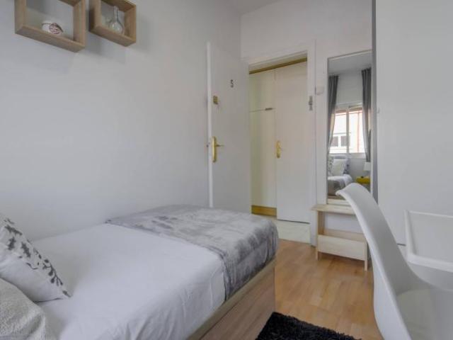 Shared Living/Roommate 5 Dormitorio Madrid Madrid ES101814736