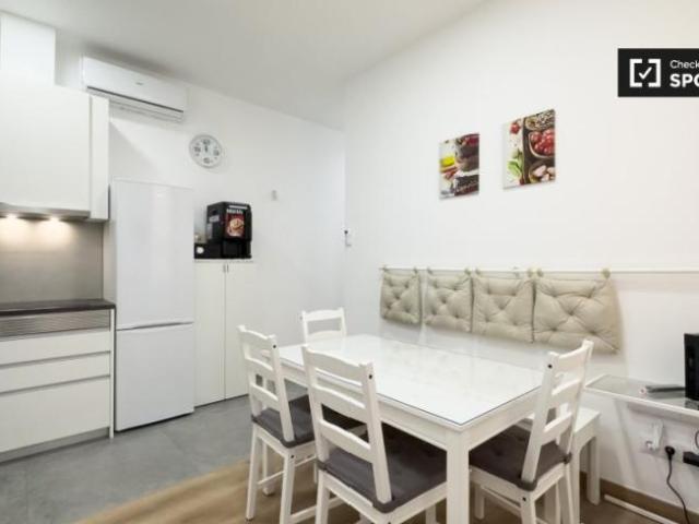 Shared Living/Roommate 5 Dormitorio Barcelona Barcelona ES101772085