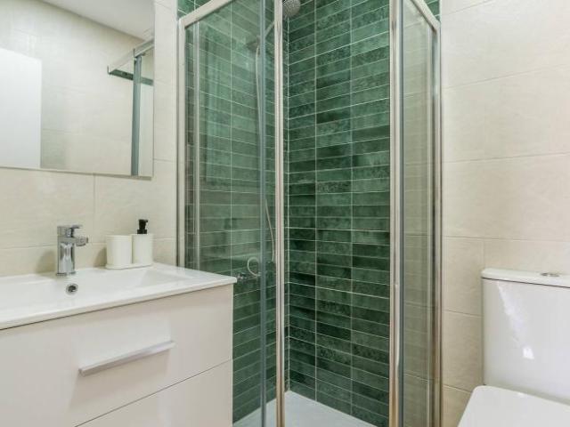 Shared Living/Roommate 5 Dormitorio Granada Granada ES104845800