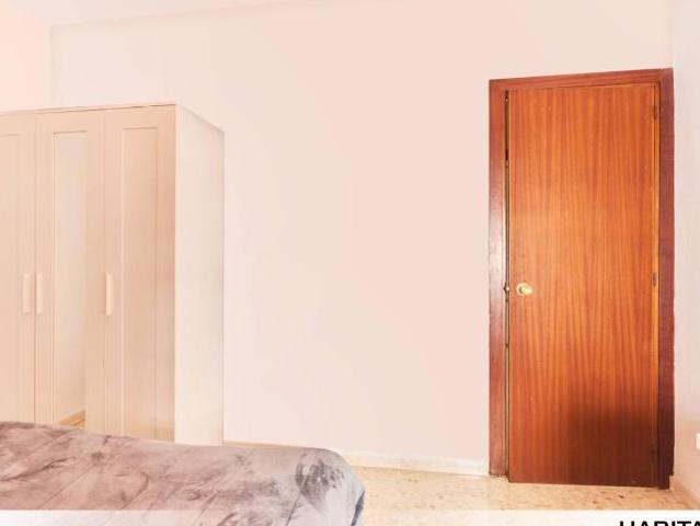 Shared Living/Roommate 5 Dormitorio Seville Seville ES101731452