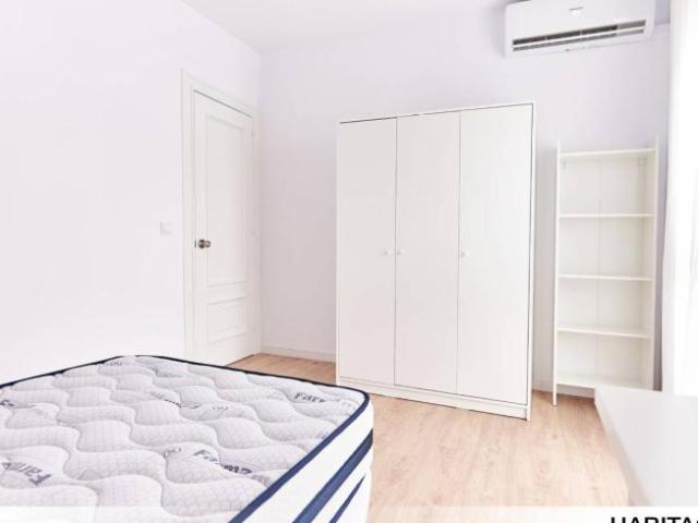 Shared Living/Roommate 5 Dormitorio Seville Seville ES101845301