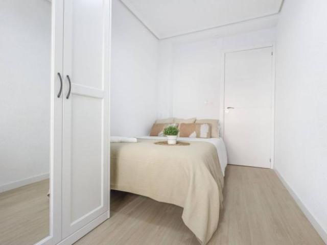Shared Living/Roommate 5 Dormitorio Valencia Valencia ES103657139
