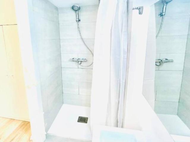 Shared Living/Roommate 6 Dormitorio Madrid Madrid ES96848544