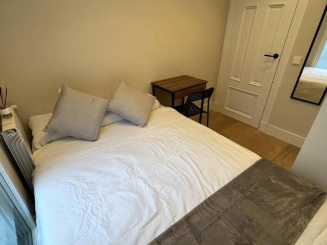 Shared Living/Roommate 6 Dormitorio Madrid Madrid ES98343480