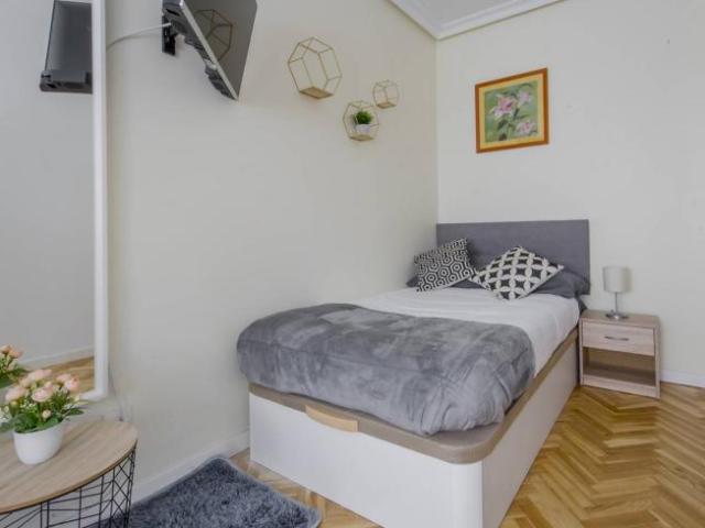 Shared Living/Roommate 6 Dormitorio Madrid Madrid ES101842379
