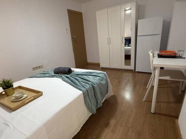 Shared Living/Roommate 6 Dormitorio Madrid Madrid ES103597488