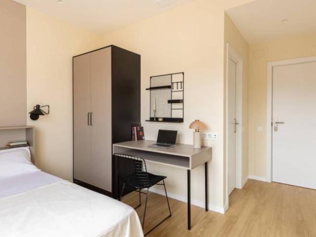 Shared Living/Roommate 6 Dormitorio Barcelona Barcelona ES104403496
