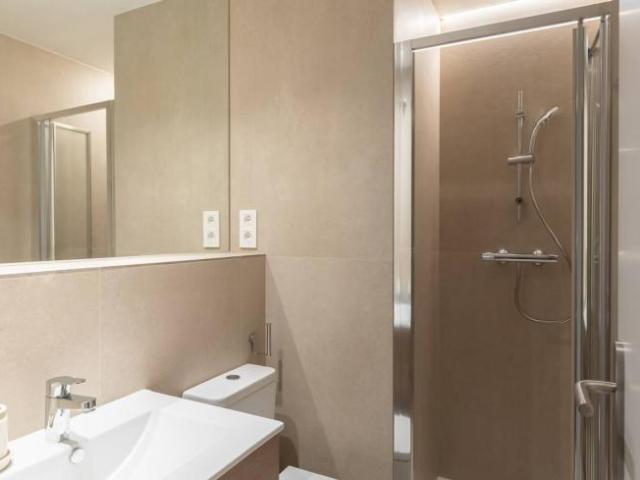 Shared Living/Roommate 6 Dormitorio Barcelona Barcelona ES104259292