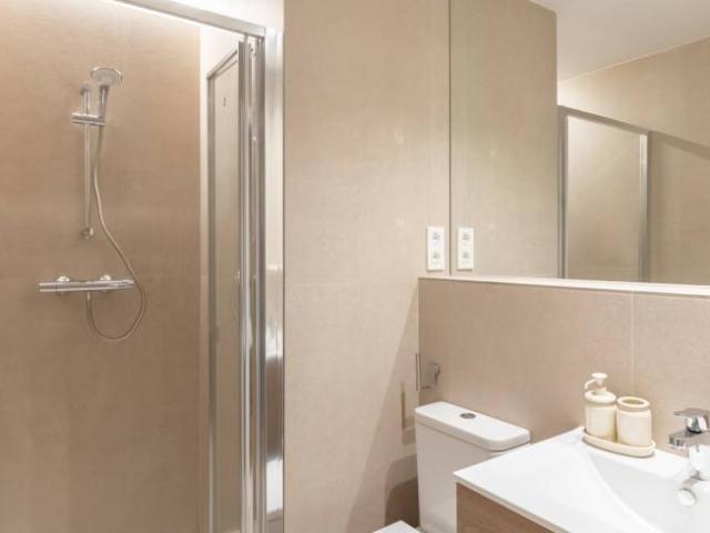 Shared Living/Roommate 6 Dormitorio Barcelona Barcelona ES104259302