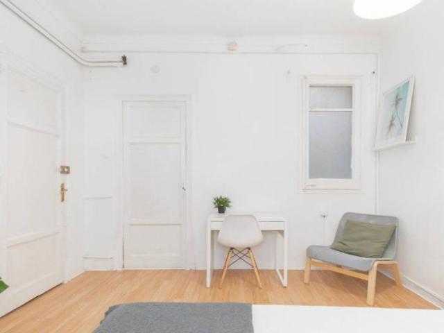Shared Living/Roommate 8 Dormitorio Barcelona Barcelona ES91068473