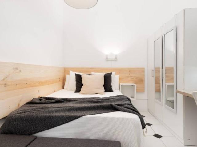 Shared Living/Roommate 8 Dormitorio Barcelona Barcelona ES92822703