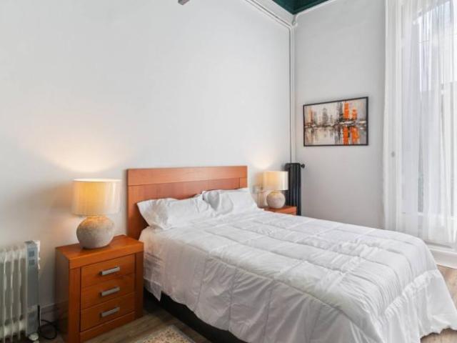 Shared Living/Roommate 8 Dormitorio Barcelona Barcelona ES100765457