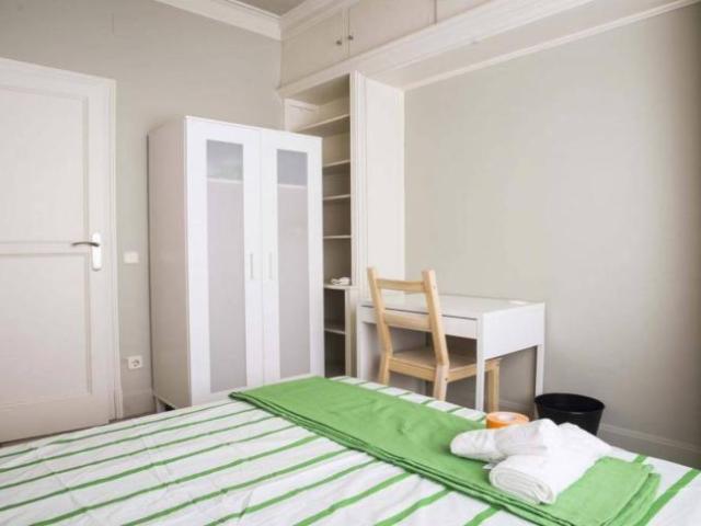 Shared Living/Roommate 8 Dormitorio Barcelona Barcelona ES101808159