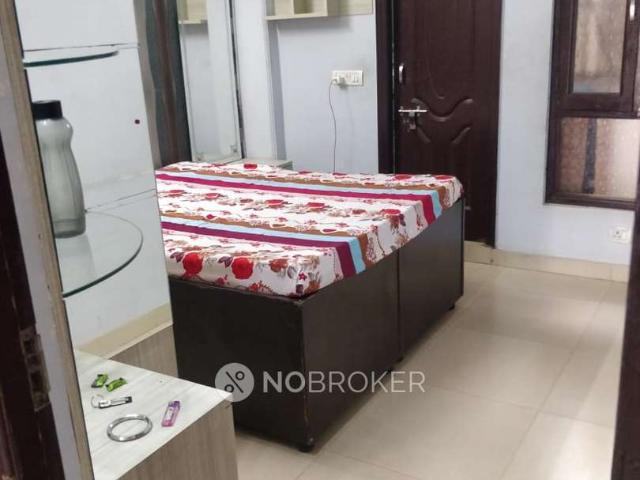 Shared Room for Male In 3 BHK In Sector 105