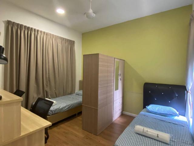 ✨Shared room for RENT in Paramount Utropolis✨