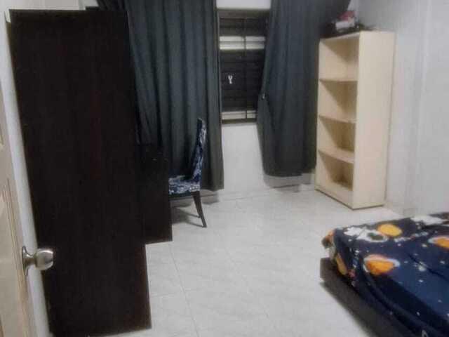 Sharing room available in taman jurong