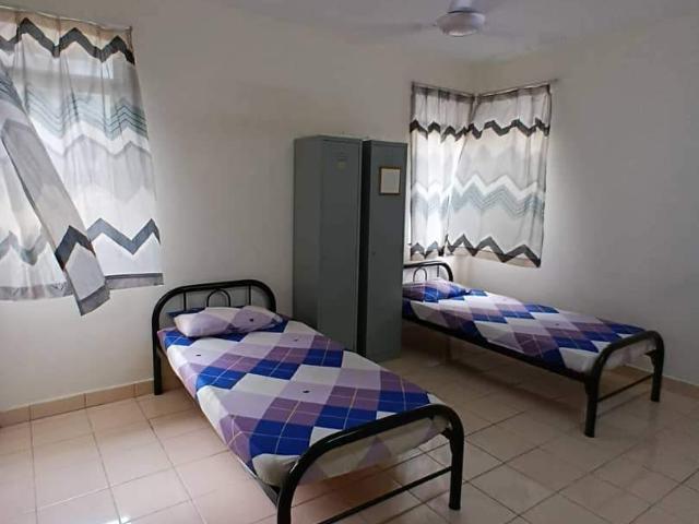 Sharing Room Male Attached Toilet at Cyberia SmartHomes, Cyberjaya near Tamarind Square MMU DPULZE Hospital Cyberjaya