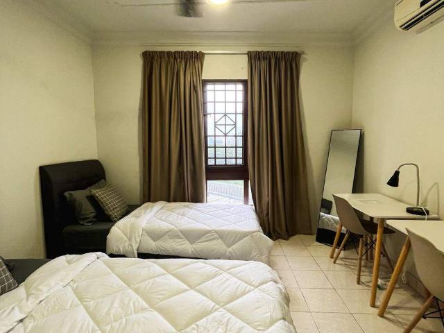 Sharing Room Twin Bed Male Muslim Walk to MRT