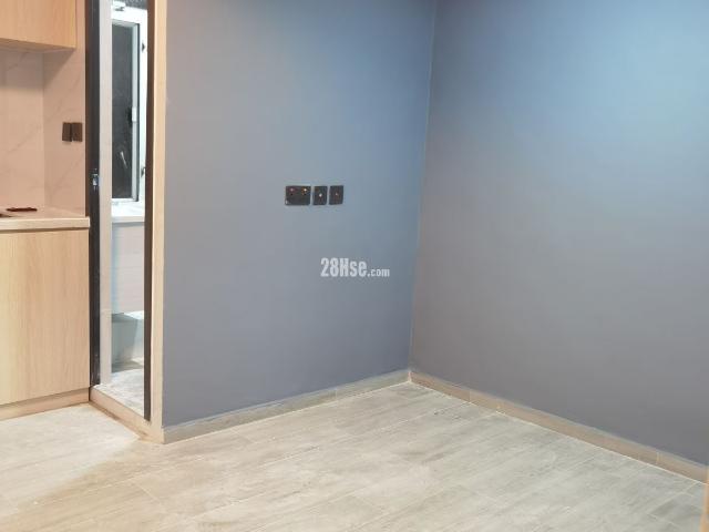 Sheung Wan Po Hing Mansion [Landlord Ads] Room 1A Owner Owned, No Commission. Also Available: Newly Renovated High Floor Suites Starting From $5900. 28Hse Administrator Message Hints