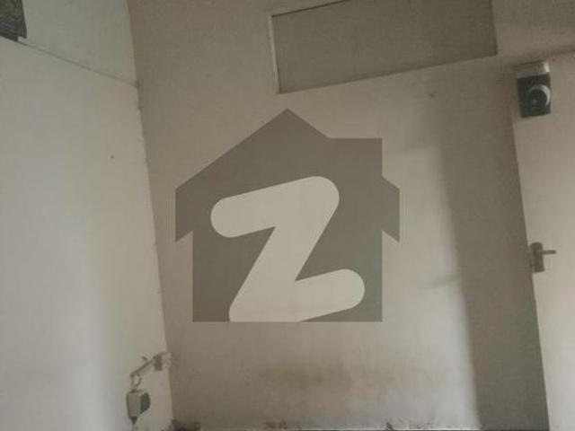 Shering Flat room in G 8 Markaz Only for bachlor G 8 Markaz