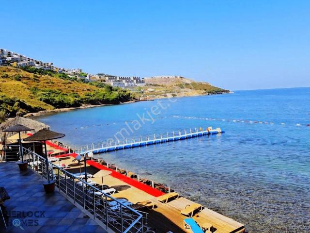 Adabükü boğazici Denize Sıfır Sitede Lüks Mobilyalı Bahce Katı