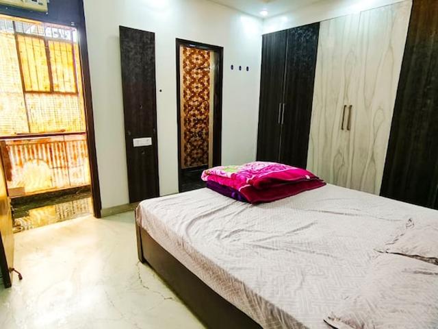 Shivalik 3 Bedroom 100 Sq. Yd. Apartment in Shivalik Colony Delhi Listing ID: #9992