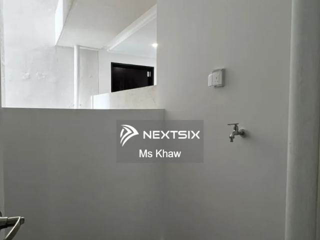 市场上非常少见 稀有豪华复式‼️ #Seri Alam #Anjung Seri Condominium️ 1596sqft【3房3厕】挑高双层天花设计 居住氛围很有高级感 全家私️ 入住无压力 也适合Airbnb或短租经营 1车位 RM550K
