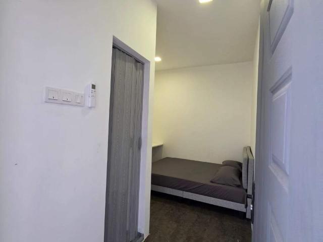 Shift Friendly Room Near Salam Hospital & Mawar Medical Centre