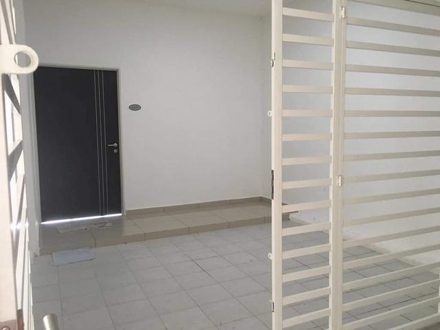 Shineville Park with extra 300sf foyer for sale