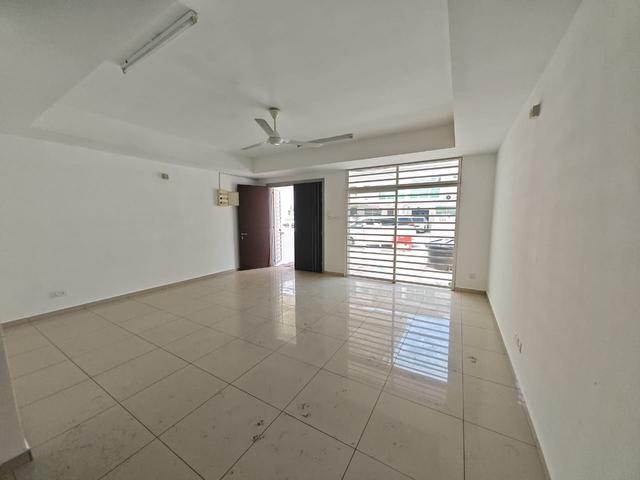 Shineville Villa 3 Storey Terrace House At Farlim