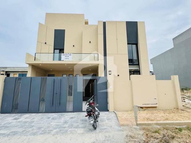 Shining 10 Marla House @5.50 Cr Block D B17 Islamabad