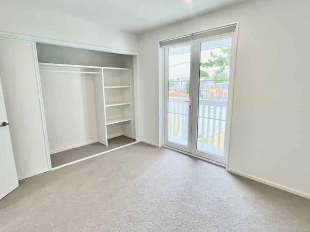 Shirley townhouse available close to mall