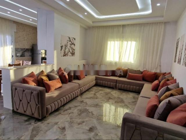 شقة مع مسبح تطل على البحر