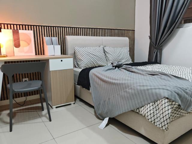 Shuttle bus to Help Uni, 10 mins to Subang Airport/Kota Damansara/Sg Buloh, Master Room for rent at Nadayu801