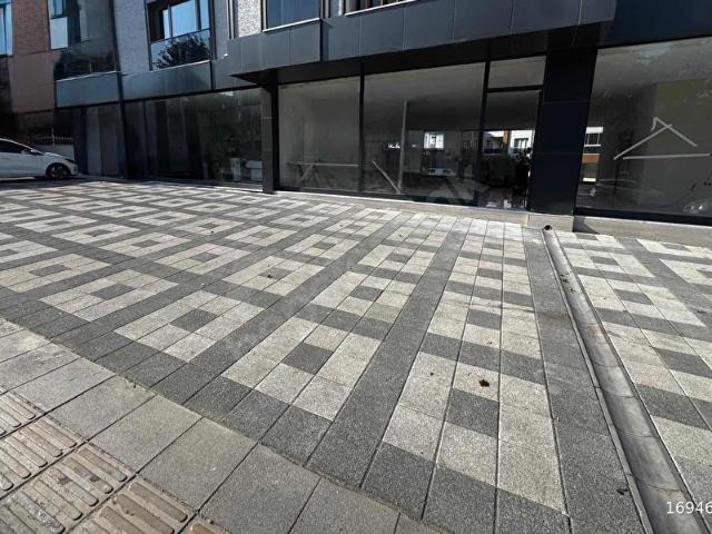SİTE ALTINDA CADDE ÜZERİNDE HERTÜRLÜ İŞE UYGUN OTOPARKLI 310 M2