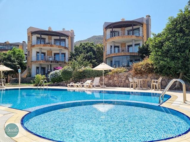 SİTE İÇERİSİNDE TRİBLEKS HAVUZLU VİLLA TURGUTREİS BODRUM