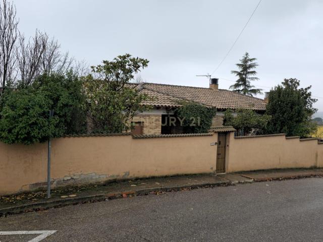 Si estás buscando una oportunidad de inversión estable y segura, esta vivienda actualmente alquilada representa una excelente opción