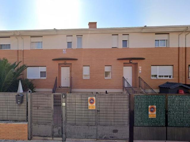 Si estás buscando una oportunidad de inversión estable y segura, esta vivienda actualmente alquilada representa una excelente opción