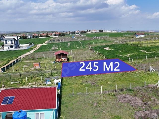 SİLİVRİ BALABAN MAH'DE ANA YOLA YAKIN ETRAFI ÇEVRİLİ 245m2 HİSSE