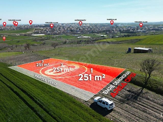 SİLİVRİ DEĞİRMENKÖY'DE YERLEŞİM İÇERİSİNDE 251 m SATILIK TARLA