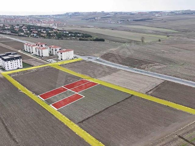 SİLİVRİ MERKEZDE SATILIK 4 ADET 700 m2 ARSA