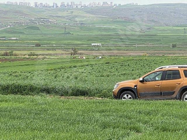 SİNCAN ÇEVRE YOLU KENARINDA GÖKLER KÖYÜNDE YATIRIMLIK KUPON TARLA SUYU İCİNDE AKTİF