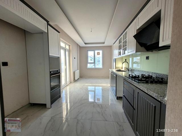 SİNCAN YENİKENTDE SİTEDE ARA KAT FULL YAPILI ULTRA LÜX 4+1 DAİRE